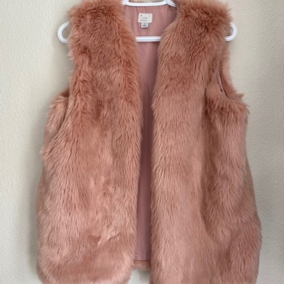 Blush Pink Faux Fur Vest With Pockets 